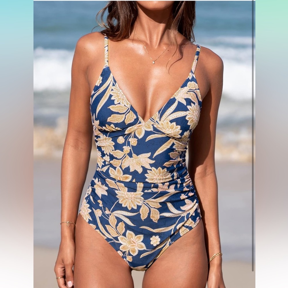 **NWT** One Piece Ruched Print Swimsuit - Medium (Cupshe brand)
